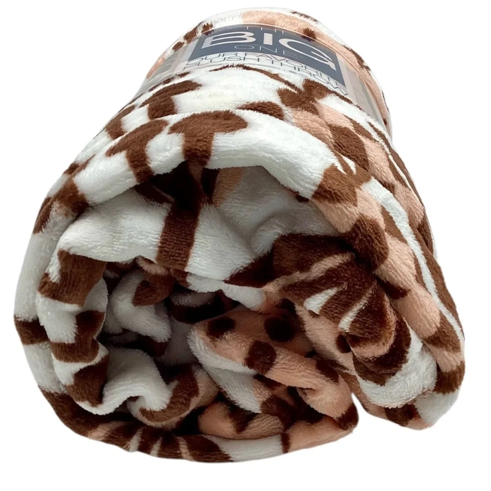 The Big One “Fall Icons” Oversized Supersoft Printed Plush Throw Blanket (NWT)